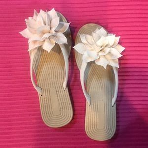 FLOWER FLIP FLOPS